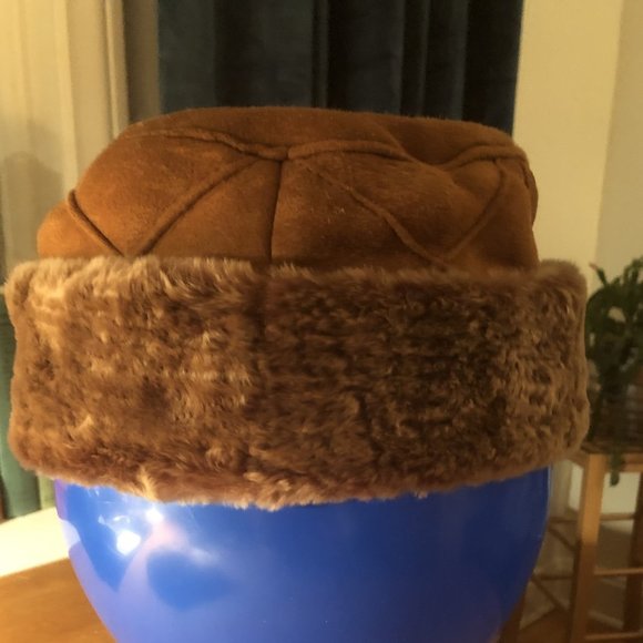Holt Renfrew Canada Merino Shearling Cuff Hat. Size M. Beautiful Shades of Brown - Picture 1 of 1